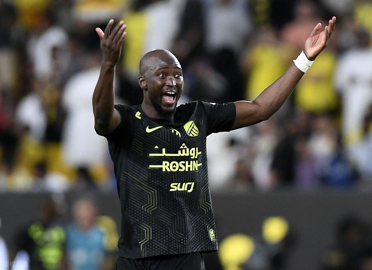 澳门百家乐-沙特联最新积分战报 本泽马踢半场 卫冕冠军5连胜终止 少榜首11分